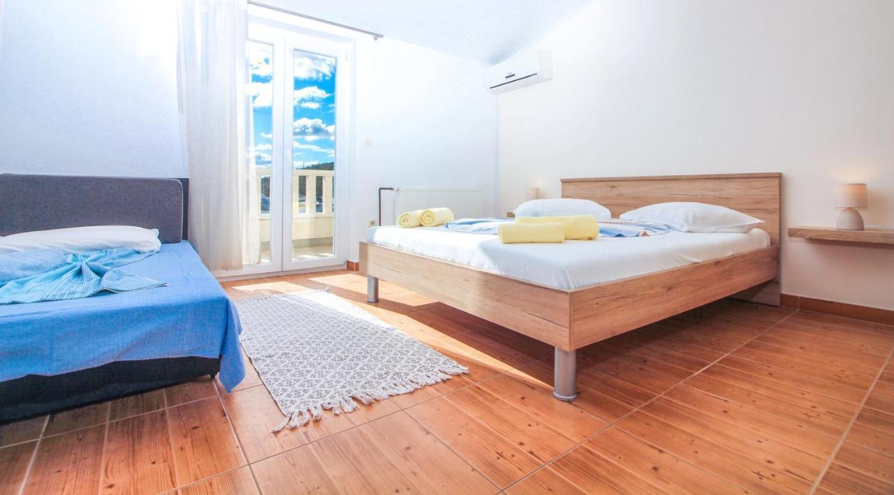 Goles Apartments-First Row To The Sea Rogoznica  Exterior foto