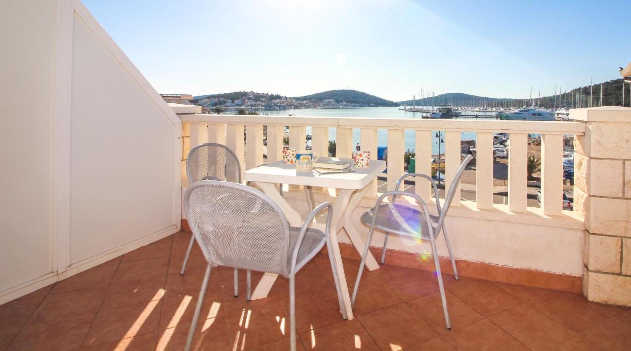 Goles Apartments-First Row To The Sea Rogoznica  Exterior foto